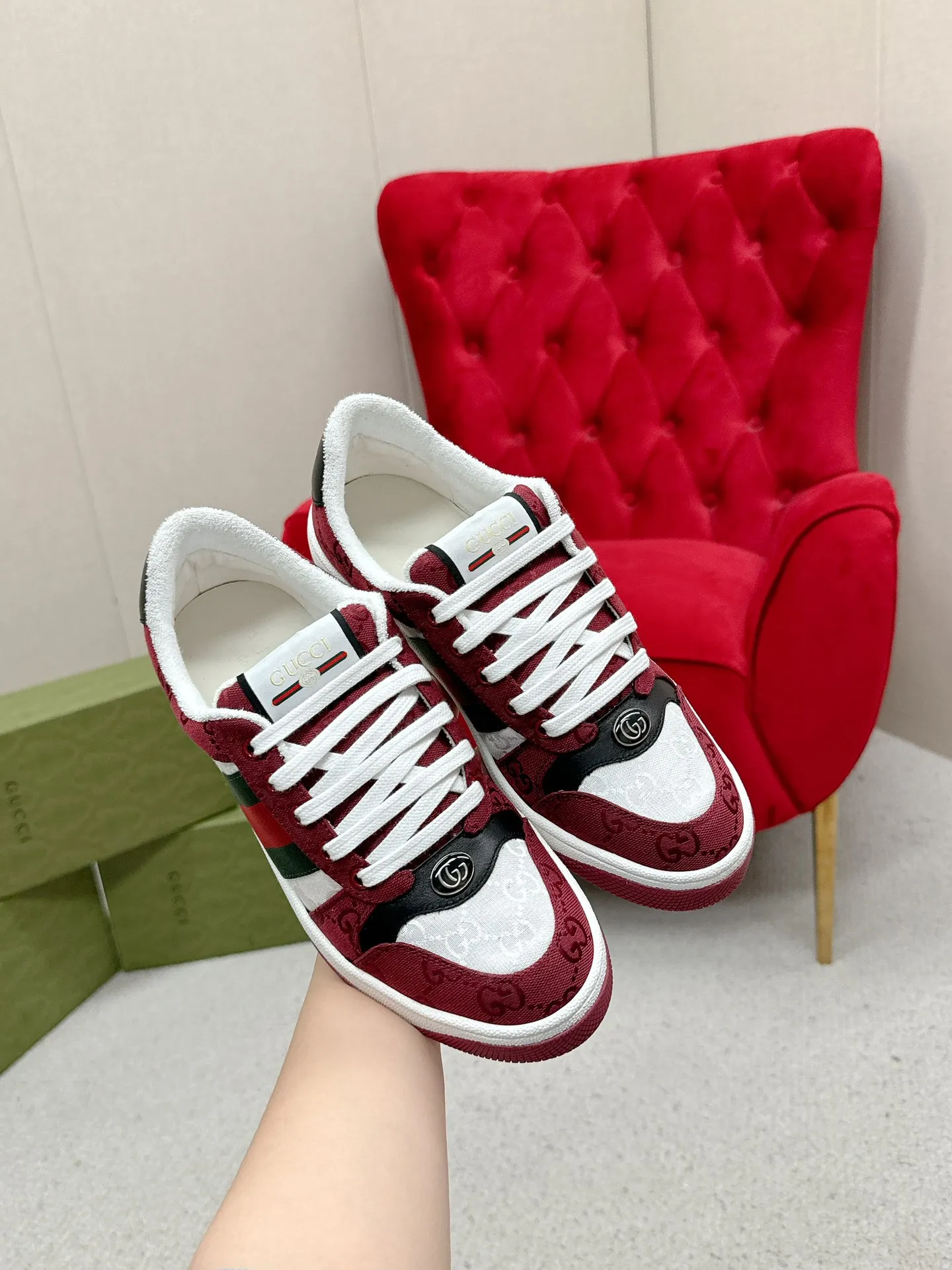 👟👟Ex-factory price 480👟👟 Gucci————Purchase version GG series distressed dirty shoes-hot style is coming! 9 times out of 10 sales, you will definitely get the money. Ready stock! Spot goods! Spot goods! New colors added - the ultimate version on the market! Purchase the original version and develop it... fabric, material, outsole, and details can be compared at will! Open-mold Swarovski one-to-one replica rhinestone chain...Metal cherry pendant...Metal double G crystal cylindrical mark...Gucci original customized narrow webbing...Super flash series - flash diamond chain. The cherry decoration is detachable and can be changed into two to match with each other to show your personality. Exclusive color-brushed cowhide fabric. Hand-made distressed is very textured and has a sense of luxury! The details of the workmanship can be seen in the drawings, and no line is missed. The original terry cloth is delicate, soft and more comfortable and breathable. The privately stamped two-color original TPU outsole (lower layer is wider, upper layer is narrower). Matching packaging⭐️ Size: Female 35-40 (Female 41 customized)